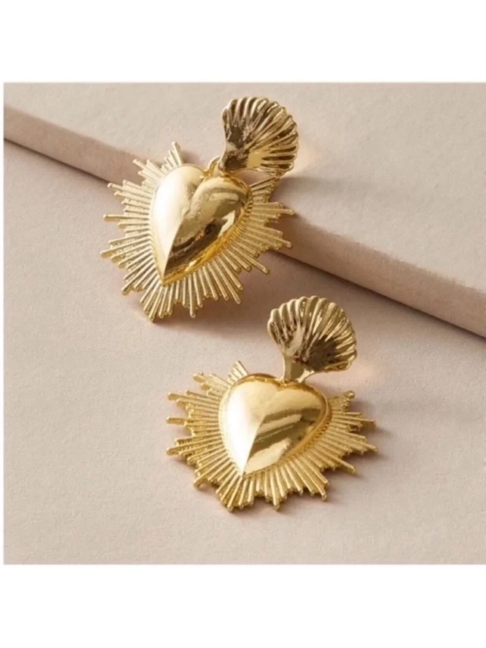 New! Gold Heart Earrings (3011) NWOT